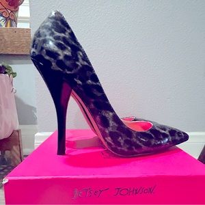 Animal print Betsey Johnson heels